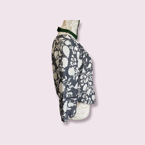 Como Blu women’s soft and light blue and white top size medium. - Picture 5 of 8